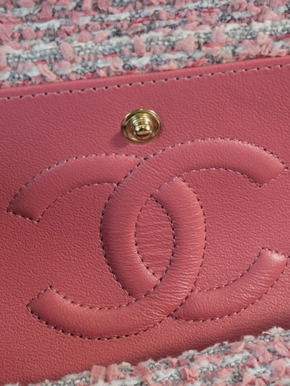 Chanel Medium Classic Flap in Pink Tweed and Gold Hardware Handbag - Picture 15 of 16